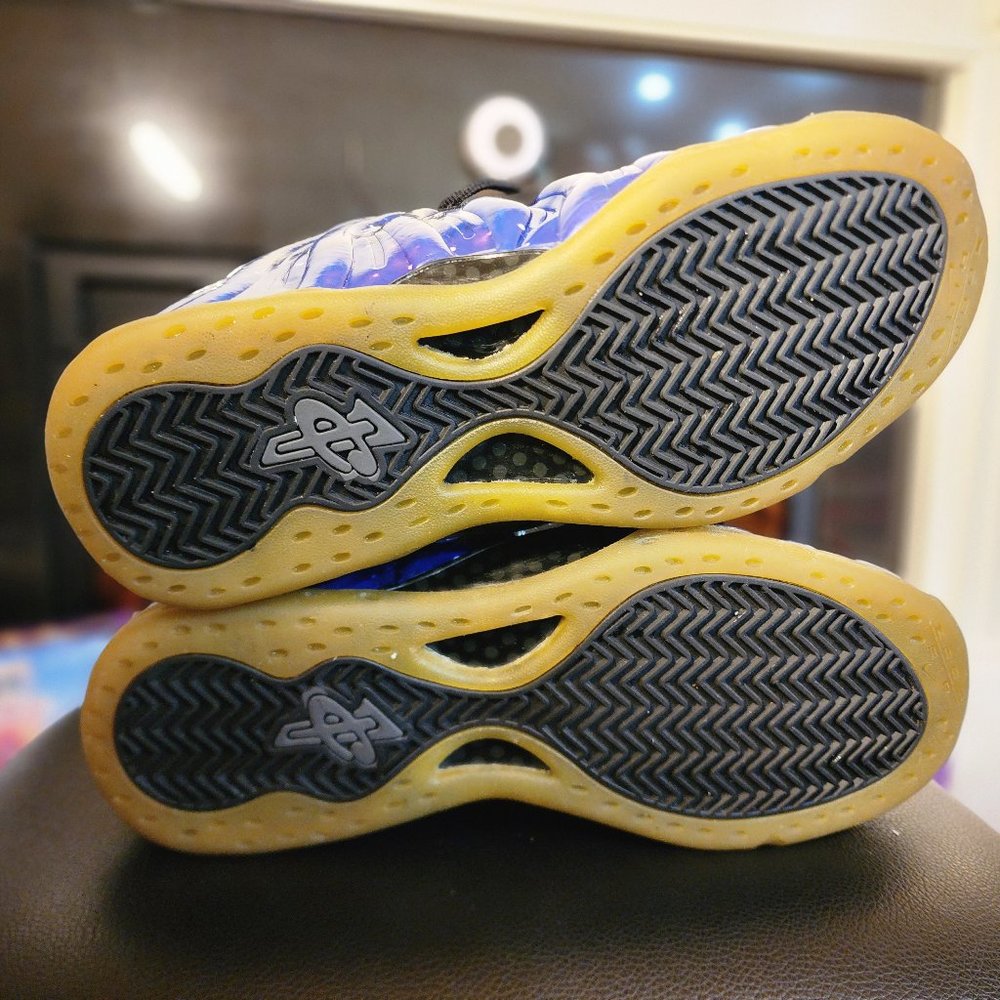 8.5 Galaxy Foamposite Nike shoe